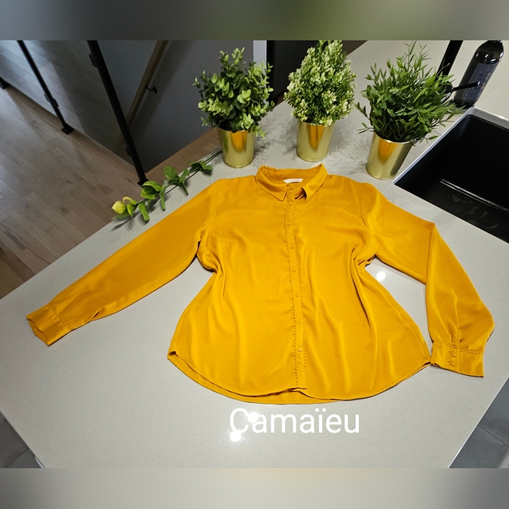 CAMAÏEU Impeccable blouse fluide de qualité de couleur jaune moutarde